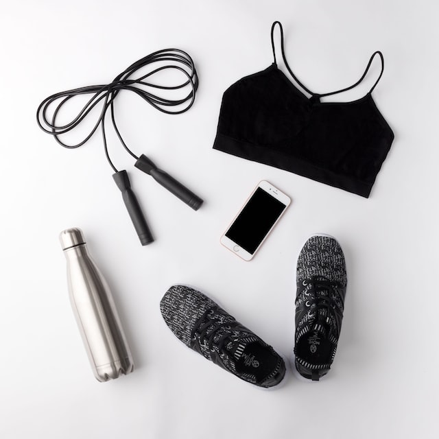 Read more about the article What To Bring To The Gym – Gym Bag Essentials for Beginners